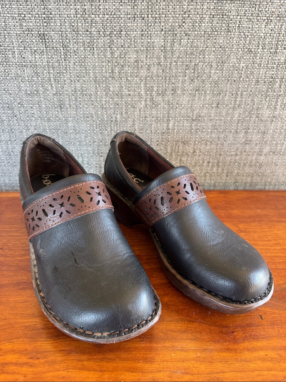 b.o.c. Black Leather Slip-On Loafers with Brown Perforated Band Size 7M